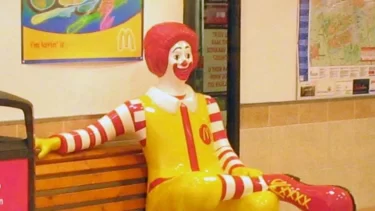 えーーーマクドナルド「今日からロナルド」突然の改名にざわつく「マクド→マクロになるね」「ロはどっからとってきたんや」